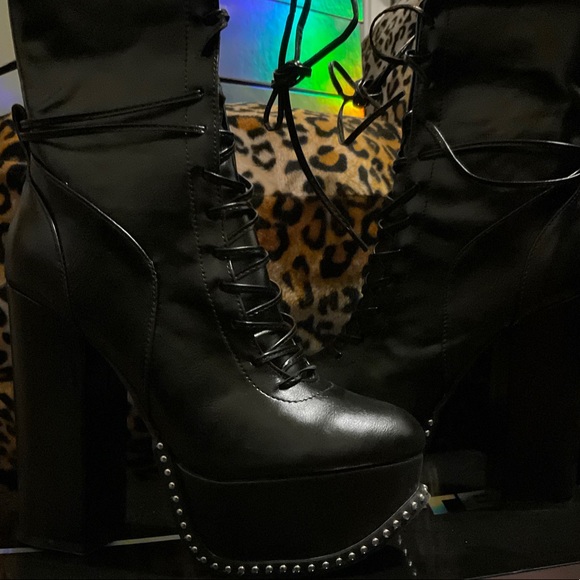 🆕BLACK LEATHER CHUNKY HEEL BEADED PLATFORM LACE-UP IT GIRL CULT STOMPER BOOTS - Picture 10 of 16